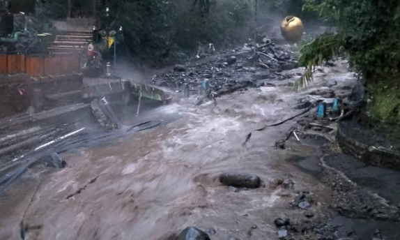 kolam-air-panas-di-tegal-ini-menghilang-usai-banjir