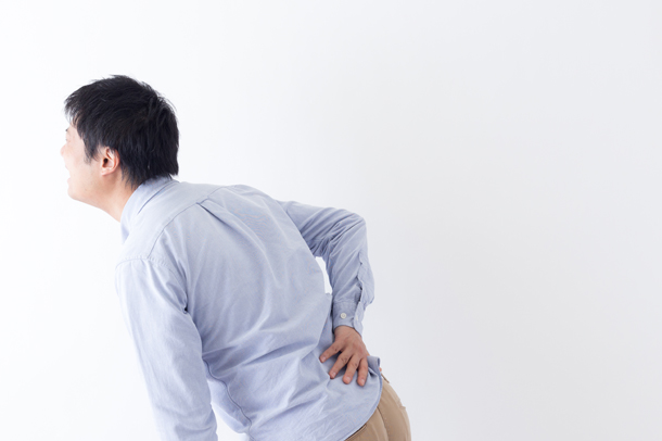 postur-tubuh-buruk-saat-duduk-picu-nyeri-punggung