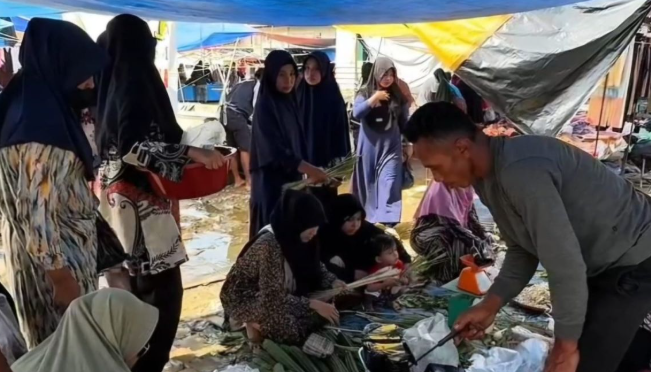 aktivitas-di-pasar-aceh-tamiang-sudah-kembali-ramai