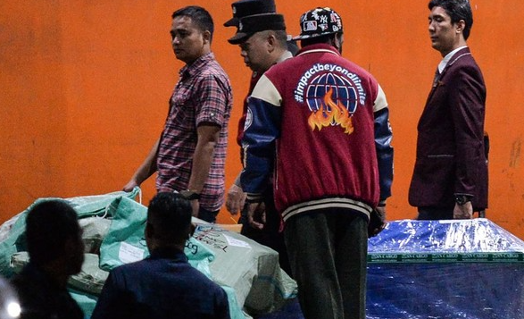 jenazah-pramugari-korban-pesawat-atr-tiba-di-bandara